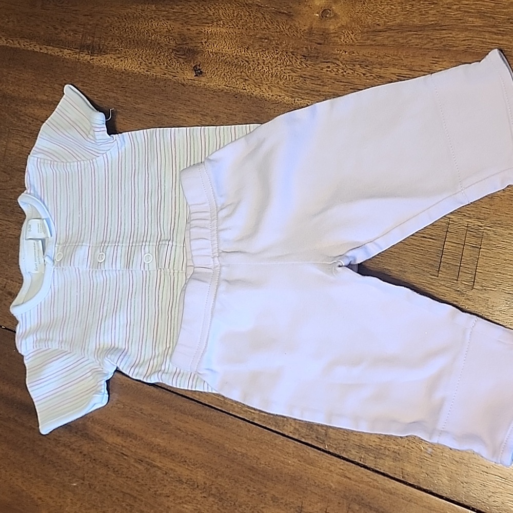 FIRST MOMENTS NEWBORN OUTFIT